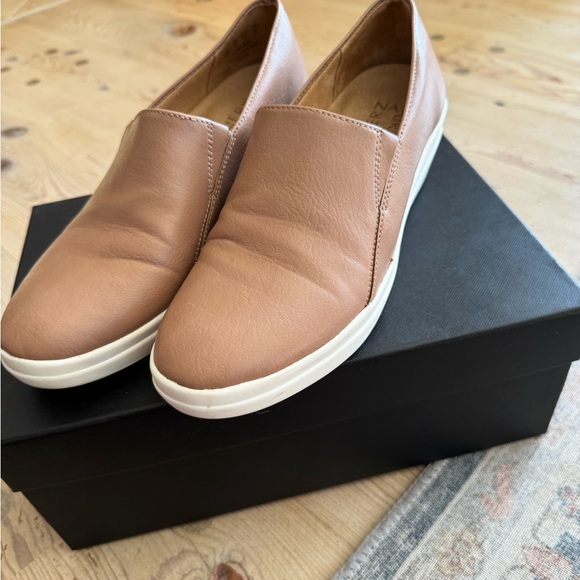 Premium quality NATURALIZER shoes - Picture 3 of 3